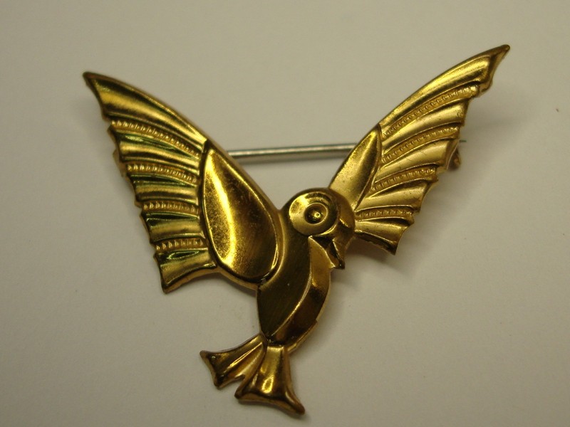 Vintage gold-tone bird pin with large wings, retro style
