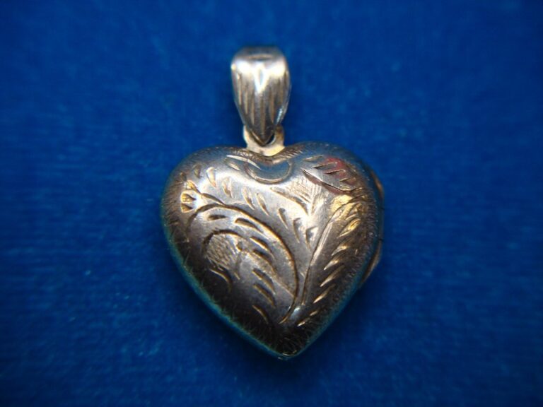 Vintage Sterling Silver Puffy Heart Locket with Photo Insert