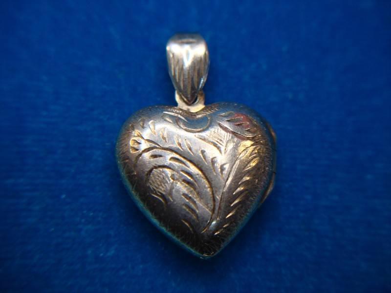 Vintage Sterling Silver Puffy Heart Locket with Photo Insert