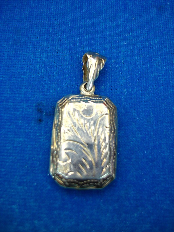Vintage Sterling Silver Locket, Fancy Pattern, 3x5mm Opening