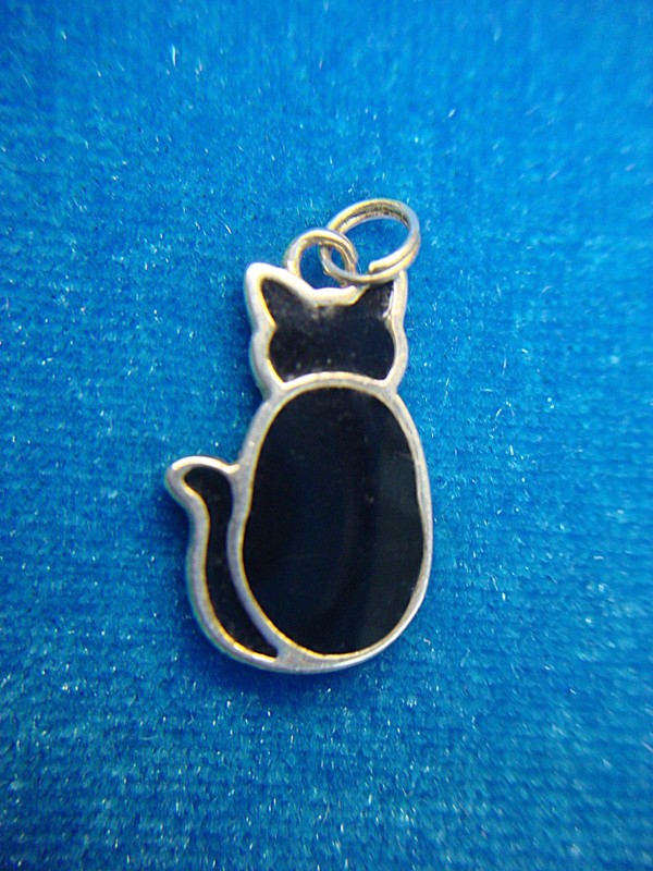 Sterling silver cat pendant charm with black enamel, pre-owned excellent condition