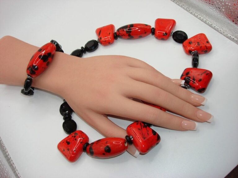 Vintage red and black statement necklace and bracelet set with large glass beads