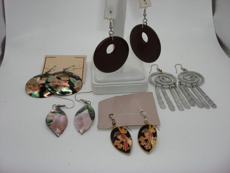 Set of five vintage dangle earrings from the 1980s, featuring wood, aluminum, abalone, and enamel.