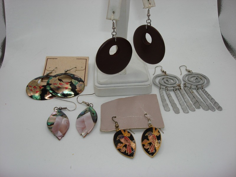 Set of five vintage dangle earrings from the 1980s, featuring wood, aluminum, abalone, and enamel.
