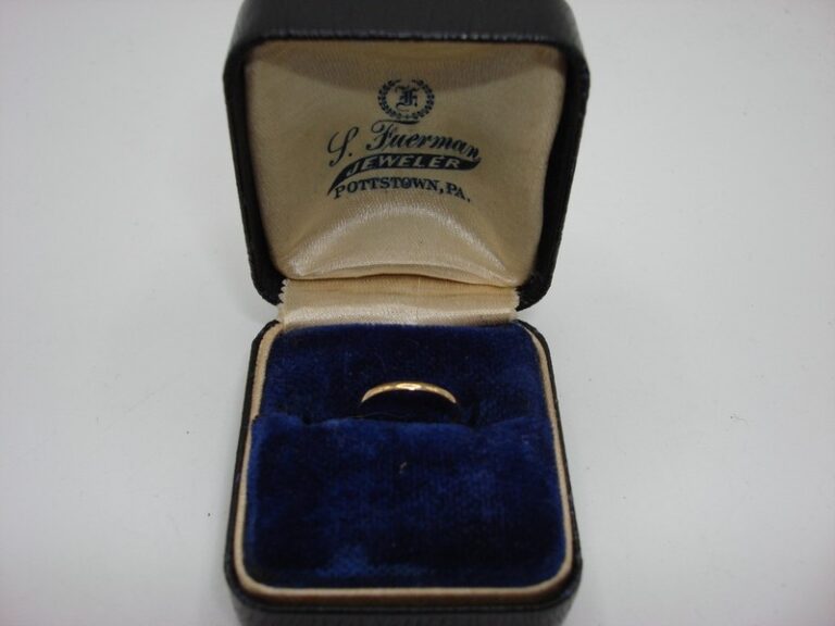 Vintage 10K solid gold baby ring with maker's mark L. Fuerman, Pottstown PA