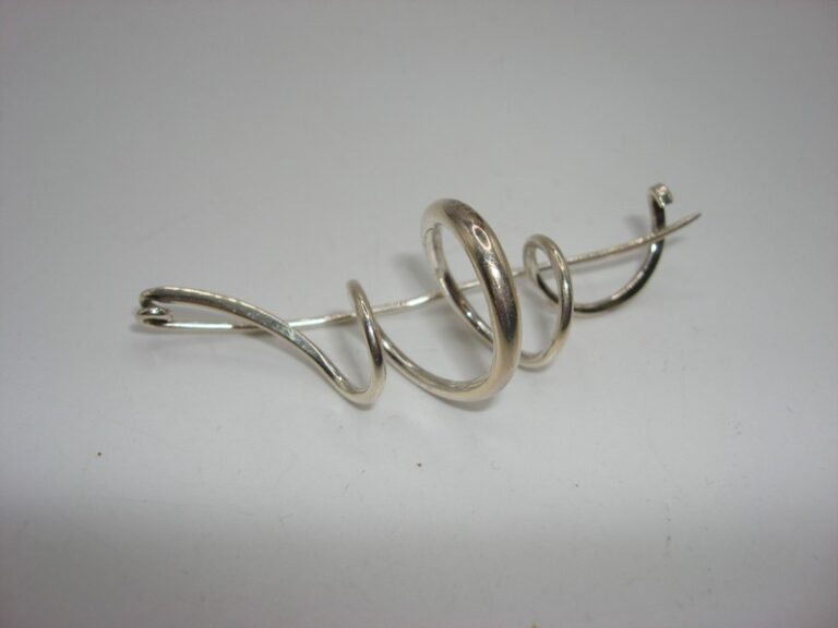 Vintage signed sterling silver swirl pin by JJ STERLING