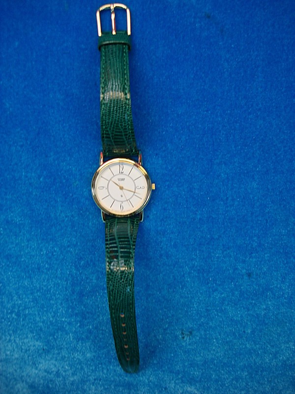 Pre-owned Citizen Men's Quartz Watch with Green Leather Band