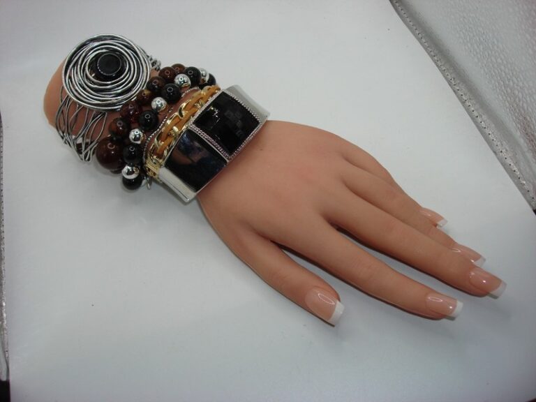 Six vintage estate bracelets in near mint condition