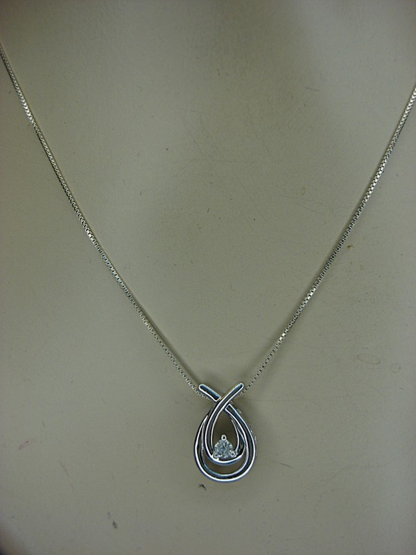 Pre-Owned Kay Jewelers Diamond Pendant with Sterling Silver Chain