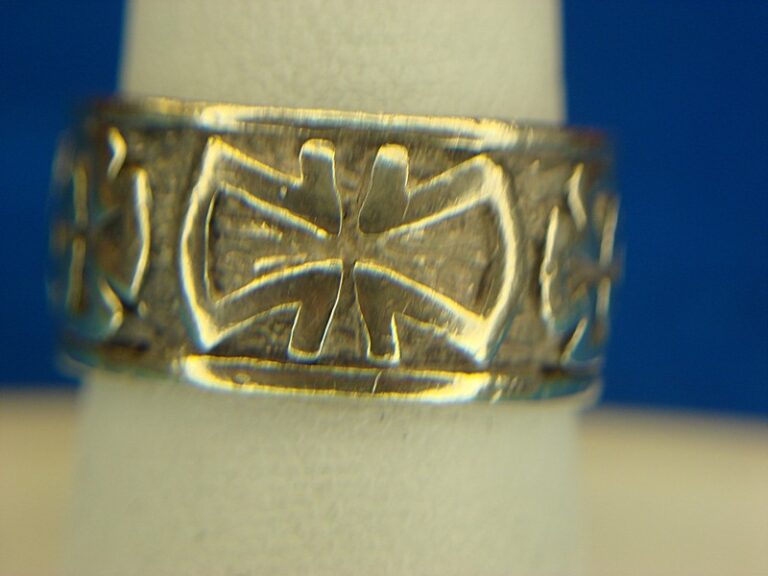 Vintage sterling silver Maltese cross ring with black enamel accents, size 8