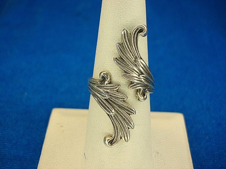 Sterling silver crossover ring, size 7 1/2
