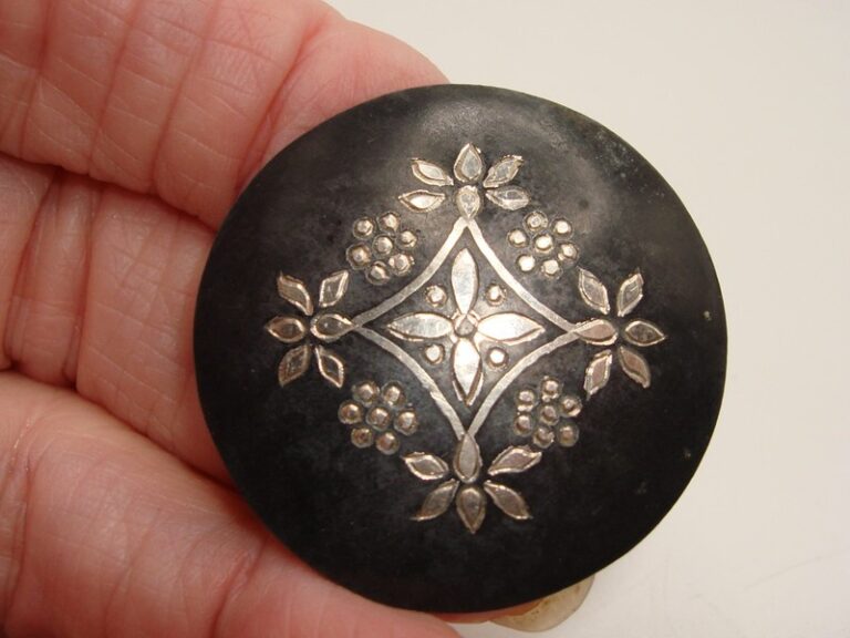 Vintage silver damascene floral brooch pendant