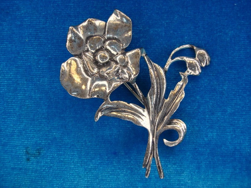 Vintage Danecraft sterling silver flower pin with detailed floral design.