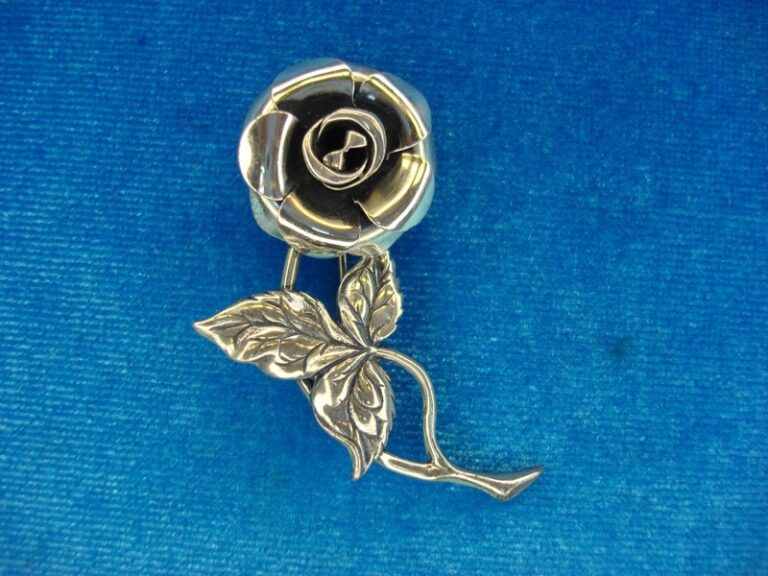 Vintage Beau Sterling Silver Flower Pin