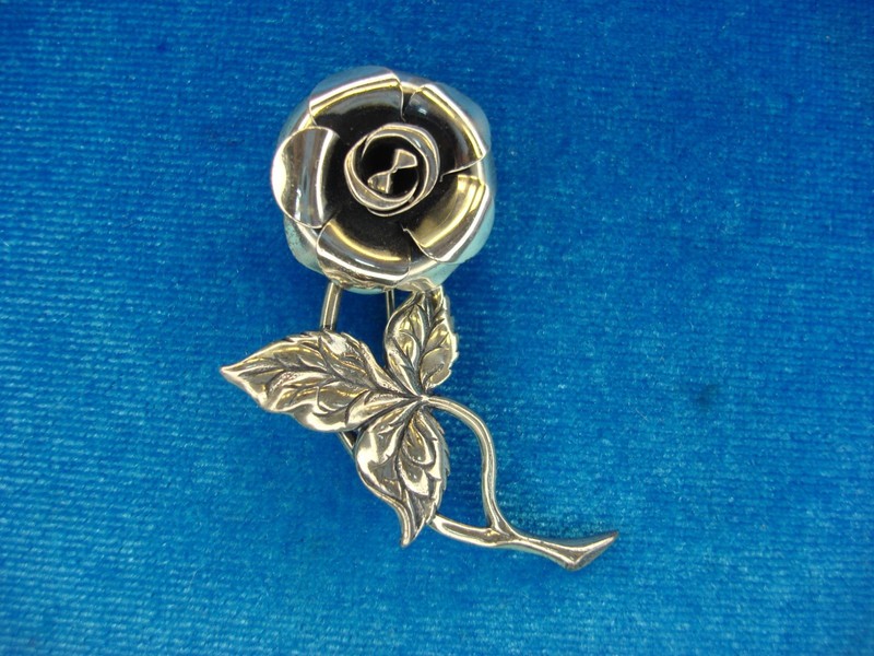 Vintage Beau Sterling Silver Flower Pin