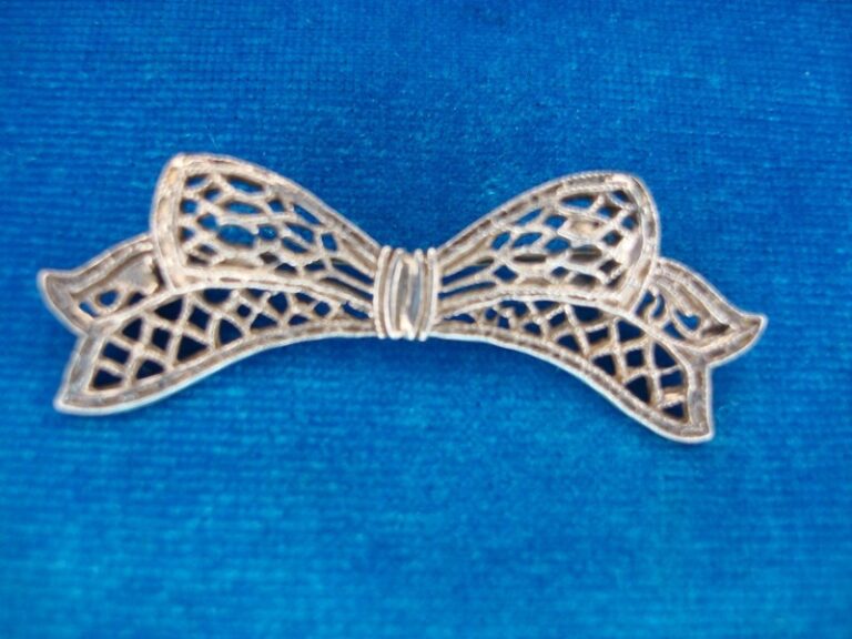 Vintage Sterling Silver Ribbon Pin Brooch