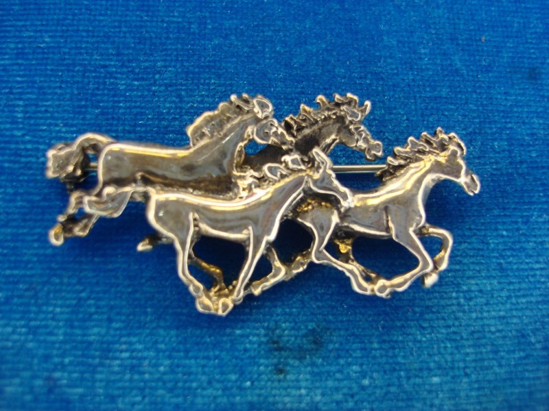 Sterling silver galloping horses pin brooch, 2D design, intricate detail