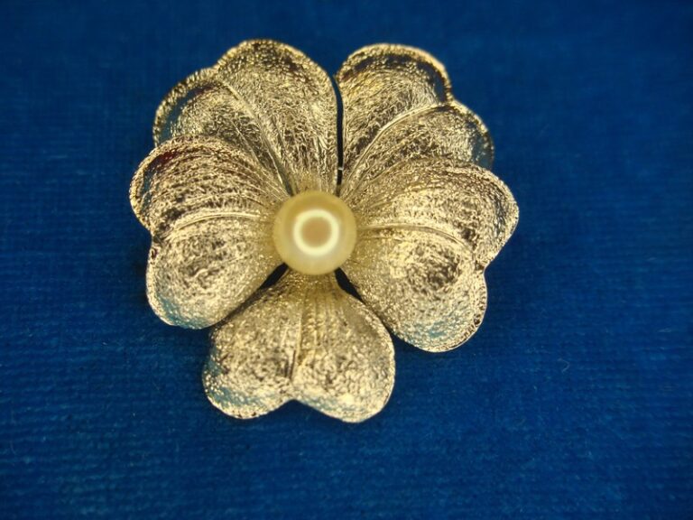 Vintage sterling silver flower pin with a cultured pearl