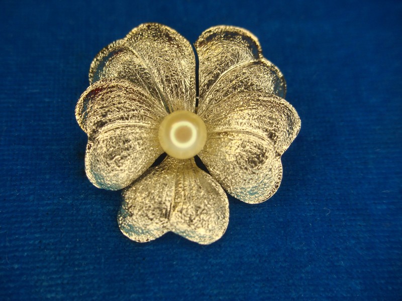 Vintage sterling silver flower pin with a cultured pearl
