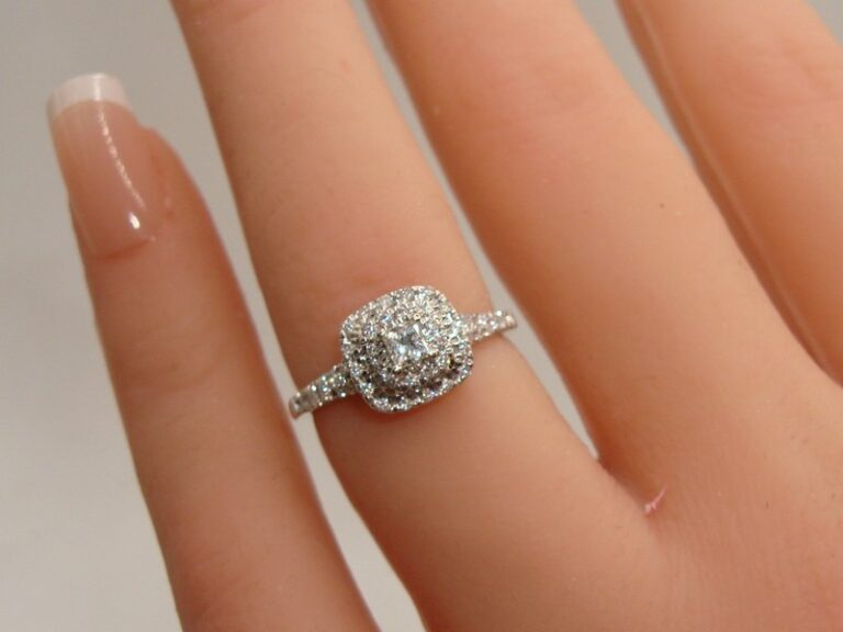 10K gold engagement ring with a 1/4 carat brilliant diamond, size 5