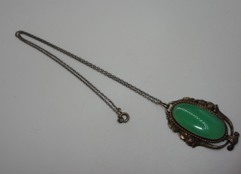Vintage Art Deco Sterling Silver Chrysoprase Pendant Necklace