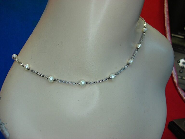 Vintage sterling silver necklace with cultured pearls