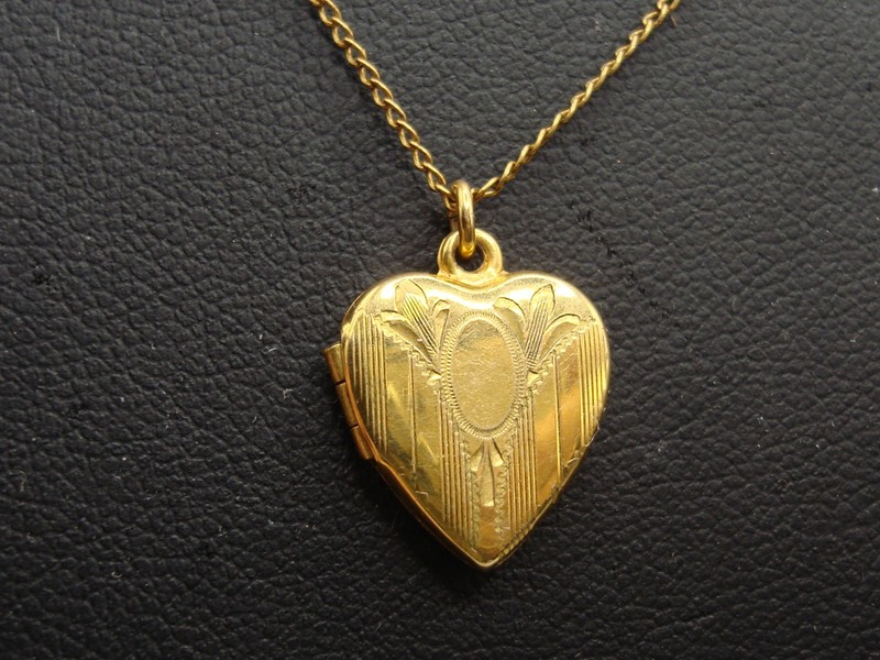 Vintage 1940s gold filled heart locket necklace for girls