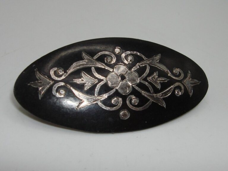 Vintage 1940s Damascus Silver Brooch with floral and fleur-de-lis design