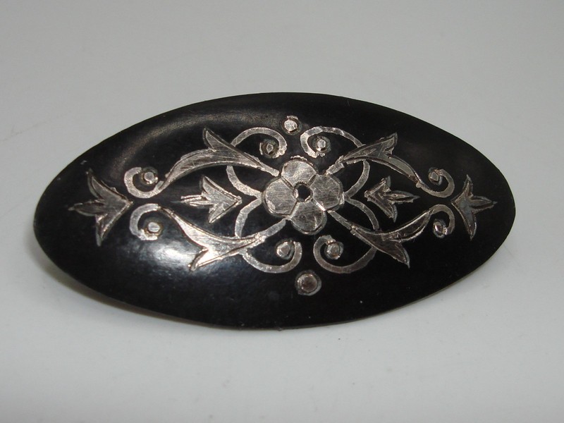 Vintage 1940s Damascus Silver Brooch with floral and fleur-de-lis design