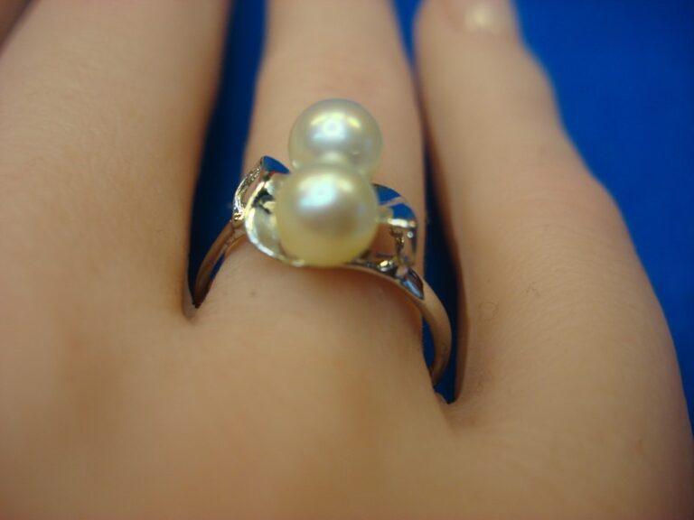 Sterling silver ring with two cultured pearls, size 7 1/2