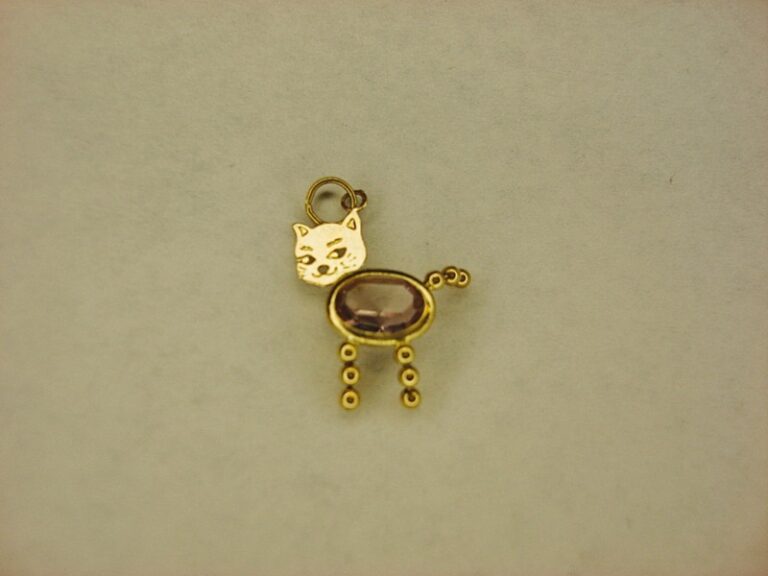14K yellow gold kitten charm with moving tail and legs, featuring a simulated amethyst gemstone