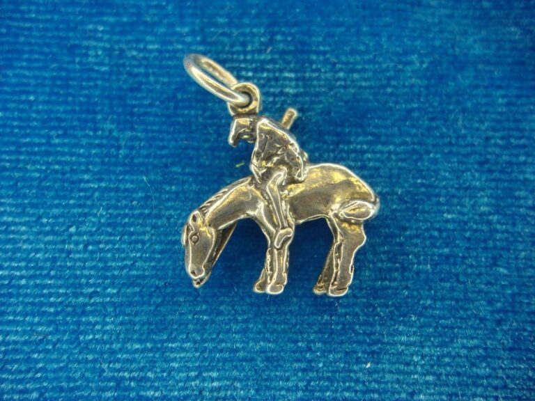 Vintage sterling silver 'End of the Trail' Native American horse charm
