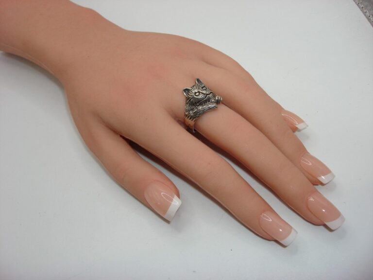 Vintage sterling silver cat ring, size 8.5