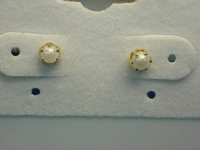 14K Yellow Gold Stud Earrings with Cream Cultured Pearls (3mm)