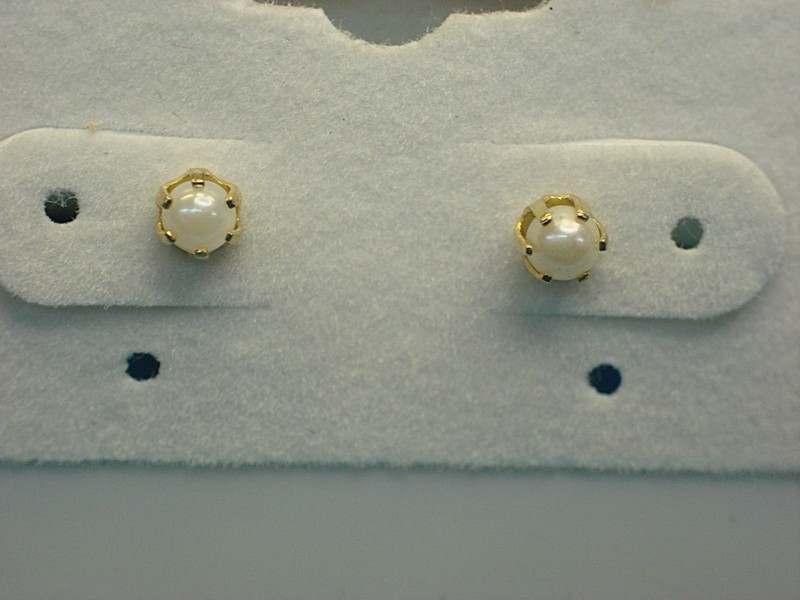 14K Yellow Gold Stud Earrings with Cream Cultured Pearls (3mm)