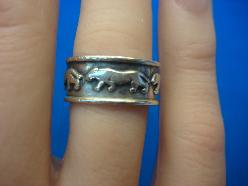 Sterling silver ring with big cats design, size 5 1/2