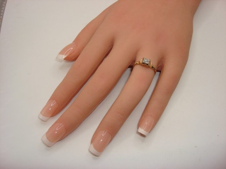Antique Art Deco ring in 14K and 18K gold with a 10-point diamond