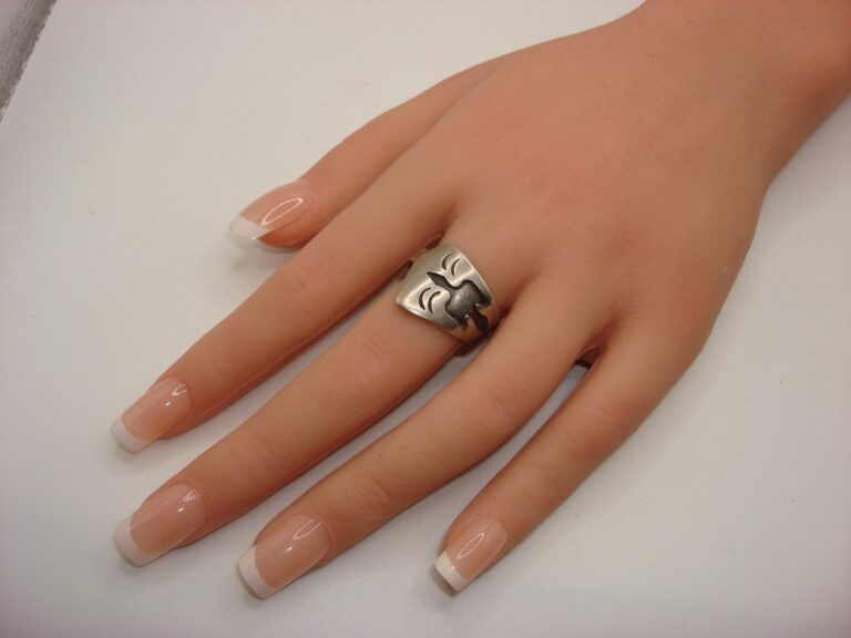 Vintage sterling silver Thunderbird ring, Southwestern style, size 6.5