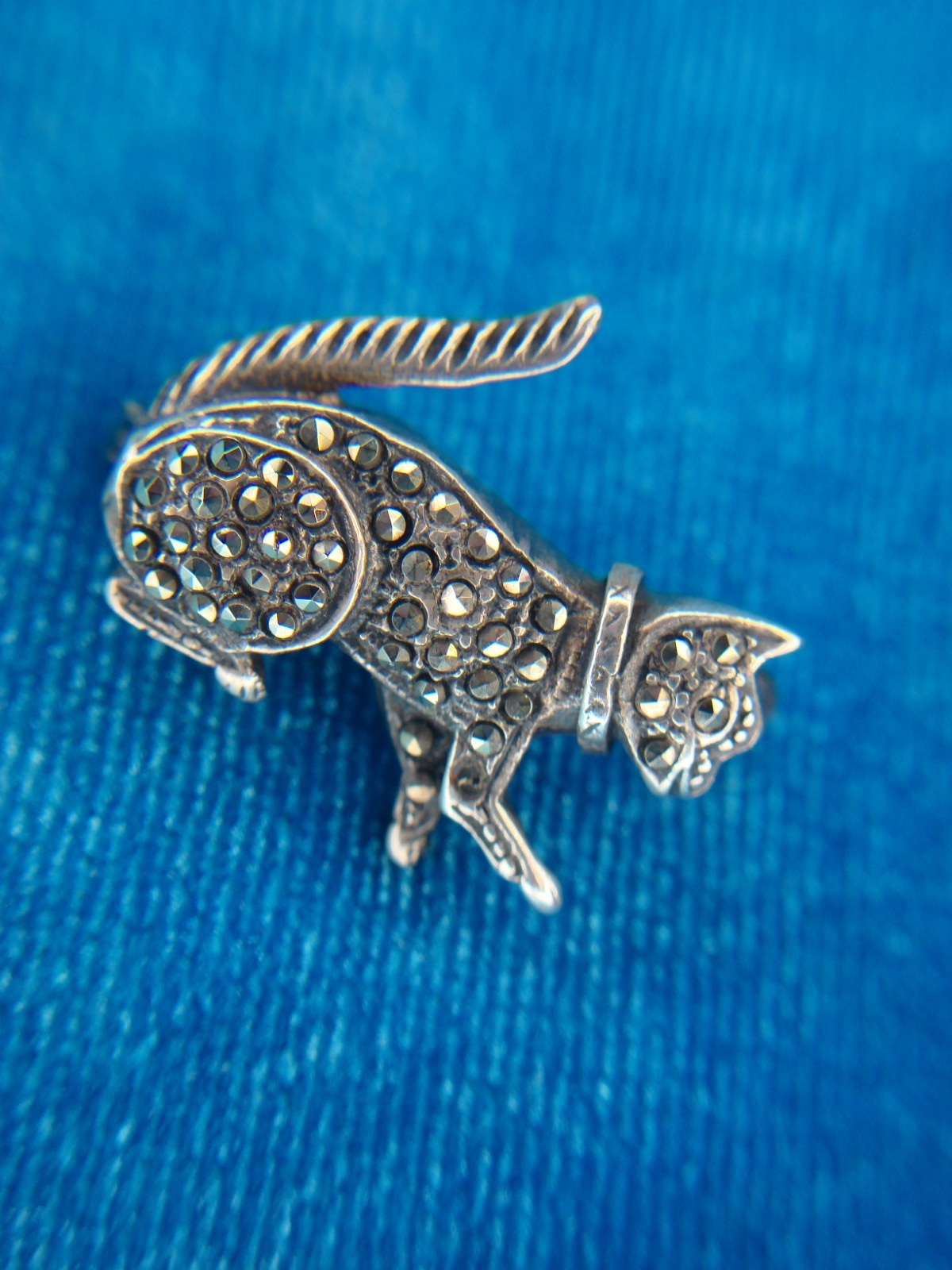 Vintage sterling silver cat pin with sparkling marcasites