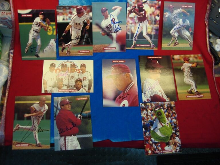 Set of 12 vintage 1990 Philadelphia Phillies autograph cards, featuring autographs from Kruk and other players.
