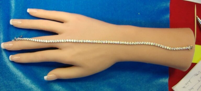 Sterling silver anklet with sim diamond accents