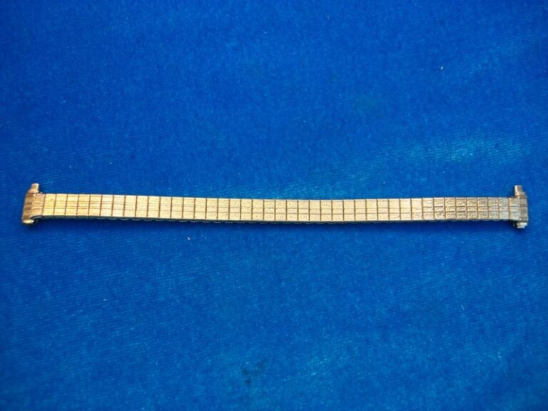 Vintage gold-tone Speidel ladies' stretch watch band, unused, 6mm