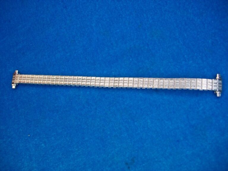 Vintage Speidel silver tone ladies' stretch watch band