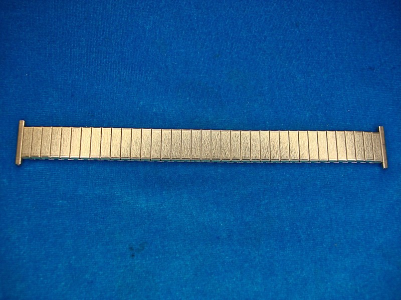 Vintage gold-tone Speidel ladies stretch watch band, unused