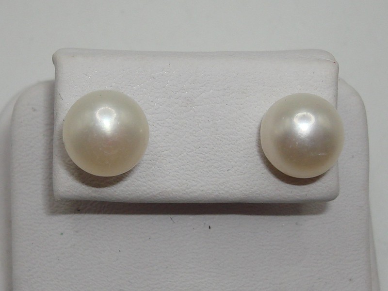 Vintage sterling silver 9mm cultured freshwater pearl stud earrings