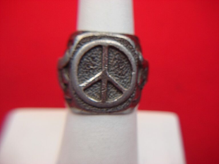 Vintage 1970s pewter peace sign ring, size 7