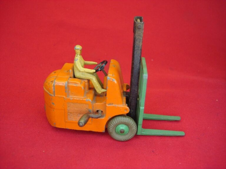 Vintage Dinky Toys No. 401 Coventry Climax Forklift Truck