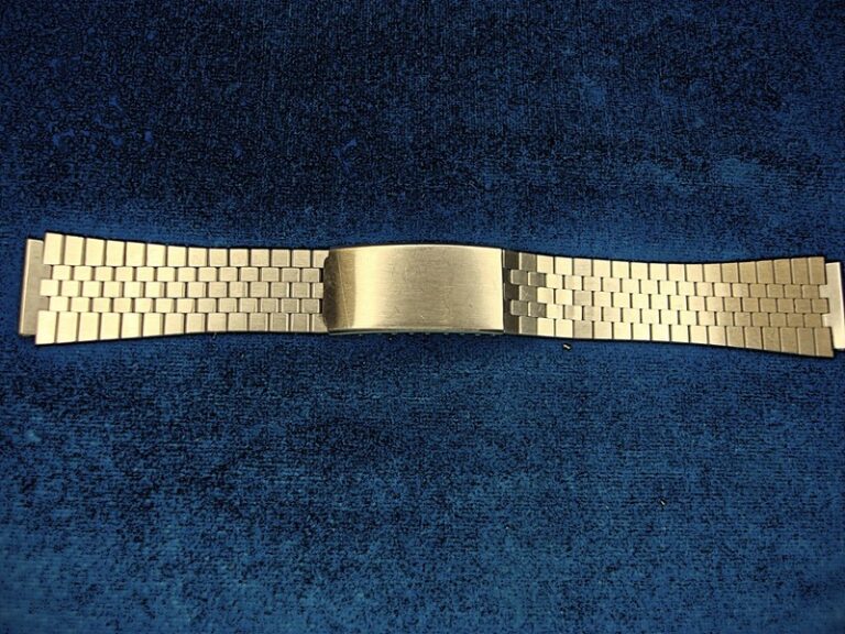 NOS vintage stainless steel wristwatch band, 18mm lugs, 6.25" length