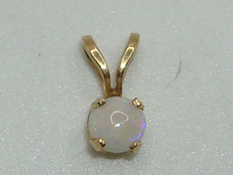 Fiery opal pendant in 14K gold
