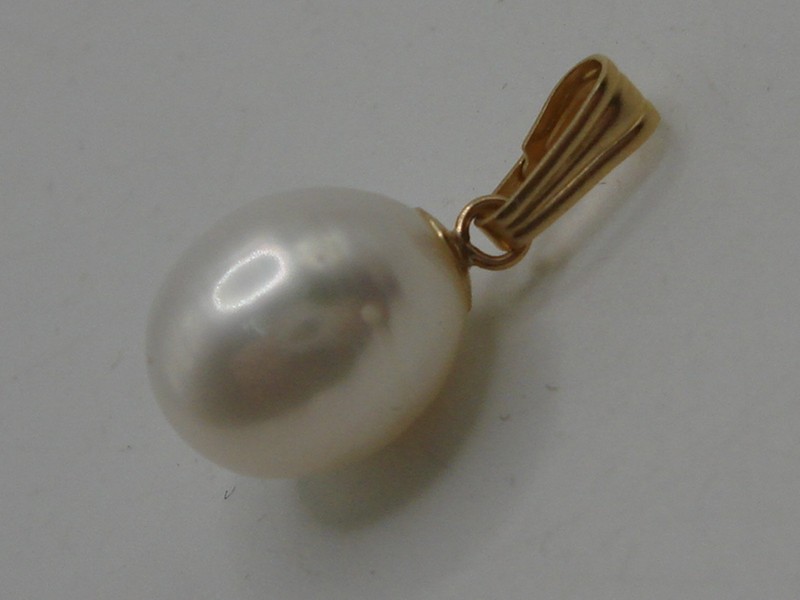 14K gold freshwater pearl pendant with PP design, 10mm pearl